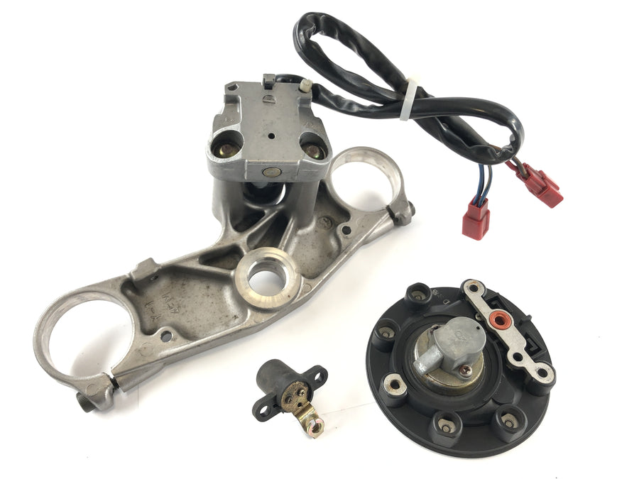 Yamaha YZF 750 R 4HN [1996] - Cerrajería con puente de la horquilla sobre la tapa del tanque de bloqueo de encendido y el bloqueo del asiento