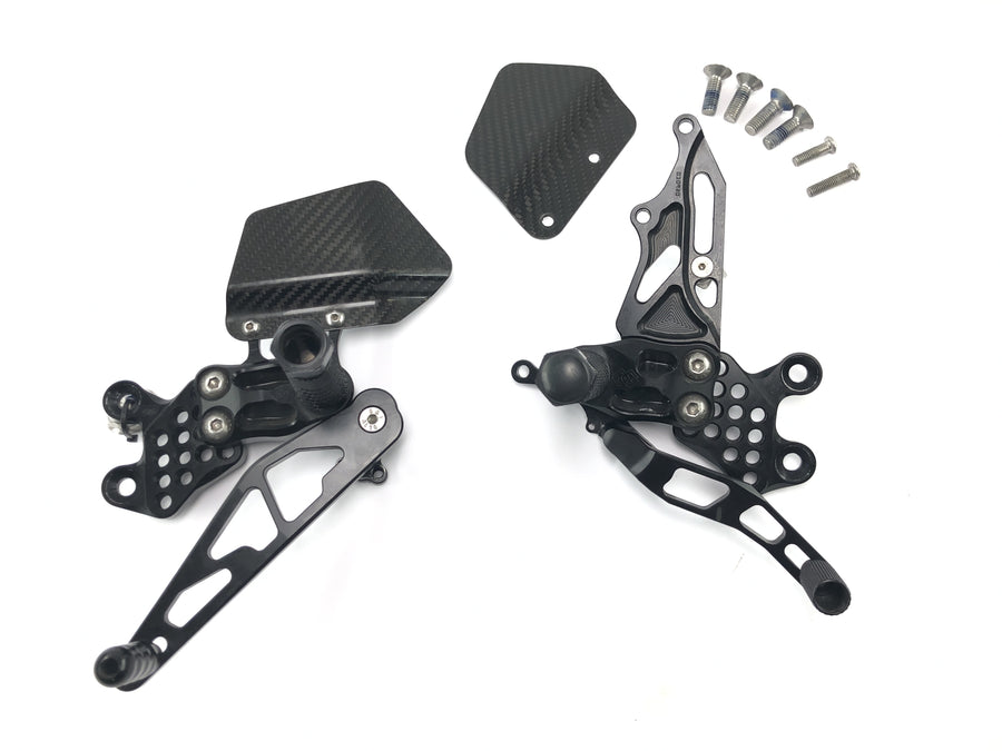Suzuki GSX R 1000 WVB6 K6 [2006] - Informe del sistema de reposapiés de Gilles Tooling con reposapiés del conductor