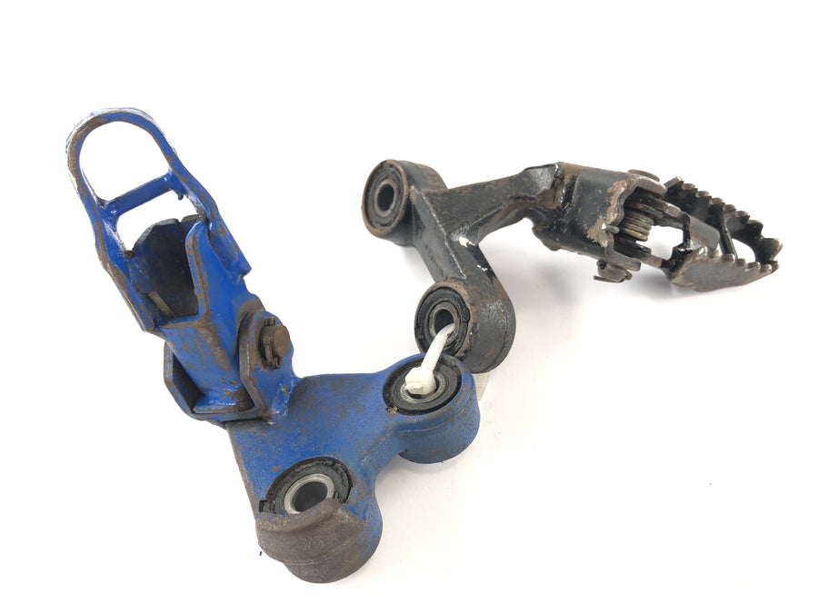 Suzuki DR 350 SK42B [1991] - Los reposapiés del conductor Footrests del conductor izquierdo y derecho