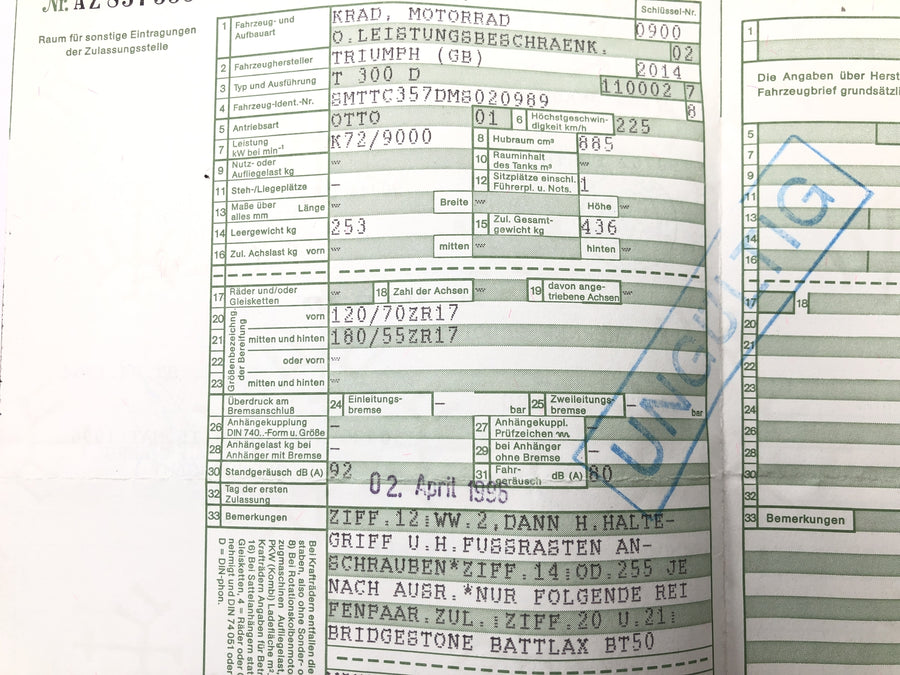 Triumph Daytona 900 T300D [1996] - Bastidor principal con documento de matriculación del vehículo