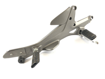 Honda CBF 1000 A SC58 [2006] - Placa de reposapiés a la derecha