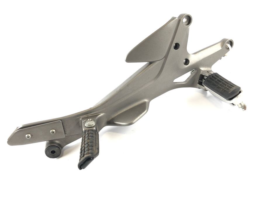Honda CBF 1000 A SC58 [2006] - Placa de reposapiés a la derecha
