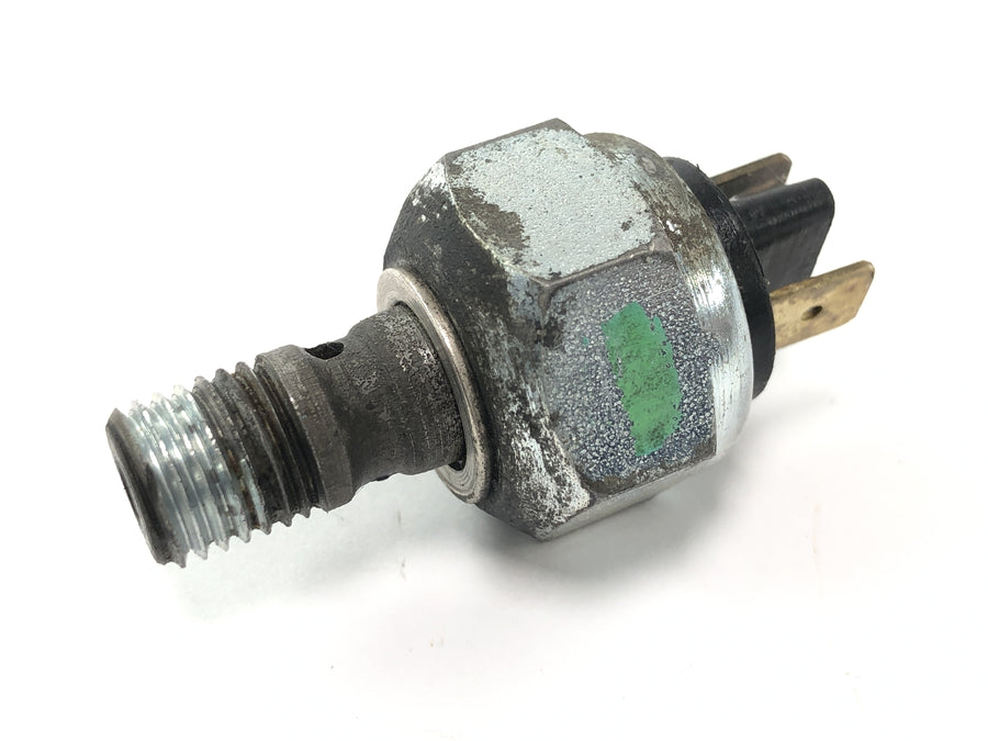Triumph Daytona 900 T300 [1996] - Válvula del sensor del interruptor del sensor de presión de aceite
