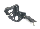 Triumph Tiger 955i 709EN [2003] - Reposapiés del conductor derecho con soporte para el sistema de reposapiés-1