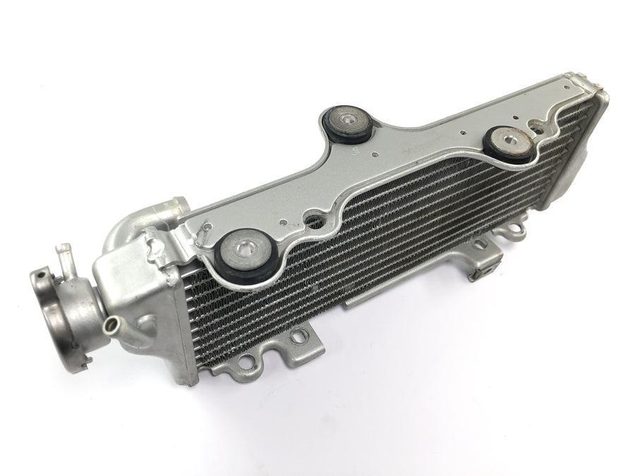 SWM RS 125 R B2 [2020] - Red del radiador del sistema de refrigeración del enfriador de agua del radiador en la parte delantera