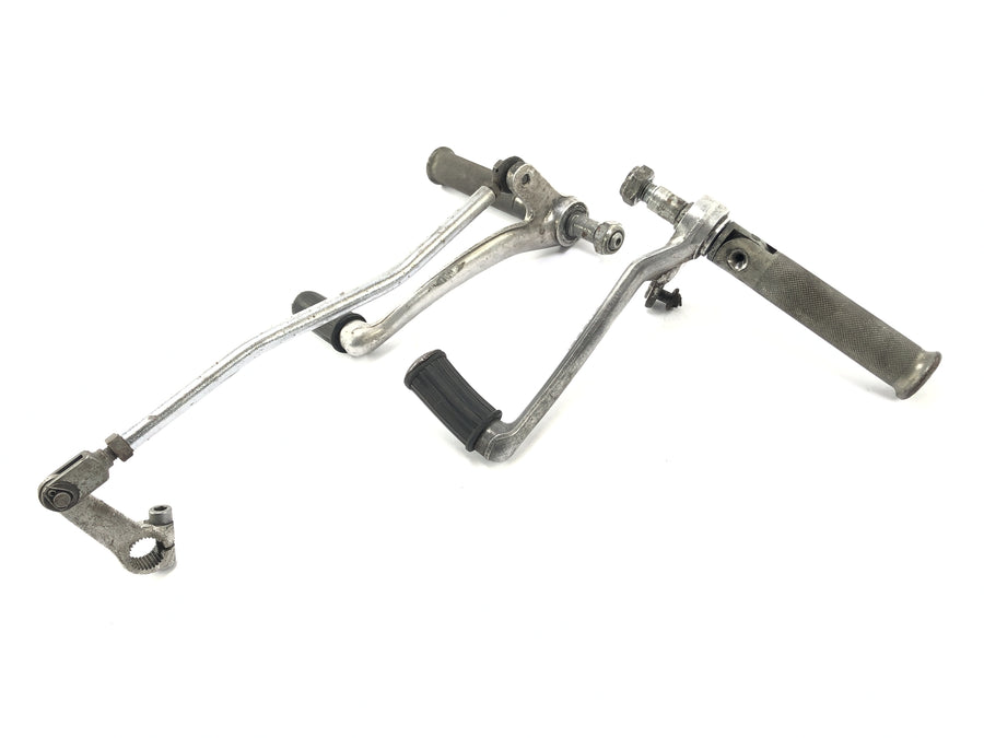 Ducati SL 600 PANTAH [1982] - Los reposapiés del conductor con palanca de engranajes y palanca de frenos