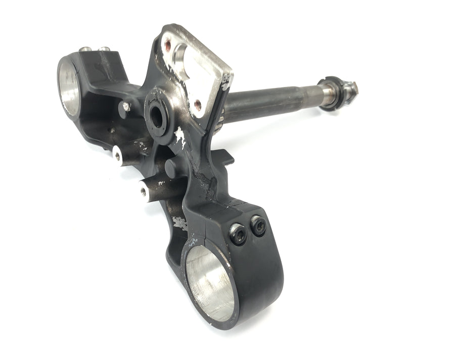 Suzuki VZ 1500 WVCU [2011] - Puente de horquilla inferior del cabezal de control del puente de horquilla