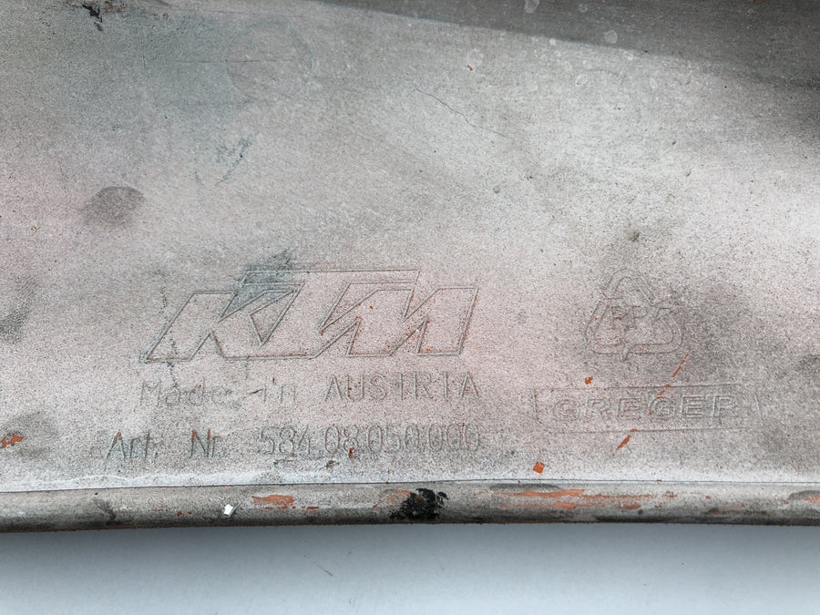 KTM LC4 640 [2003] - Part parte del lado izquierdo de revestimiento del tanque a la izquierda