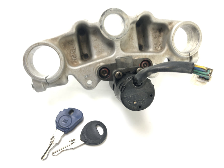 Yamaha XT 125 X [2004] - Puente de la bifurcación en la parte superior con bloqueo de encendido