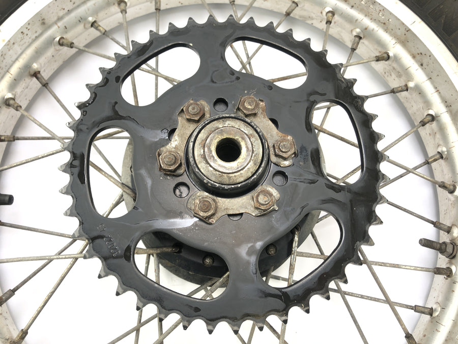 Yamaha XT 350 3YT / 55V [1990] - Rimbre de la rueda trasera con rueda de cadena en la parte posterior