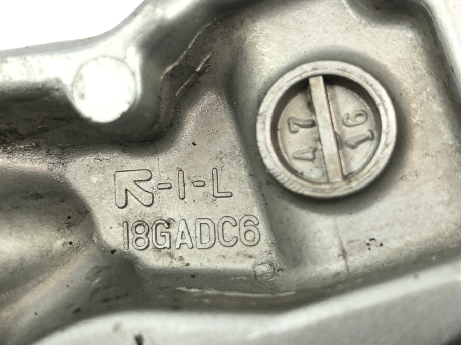 Suzuki GSX R 1000 WVBZ K3 [2003] - reposapiés pasajero con soporte par izquierdo y derecho