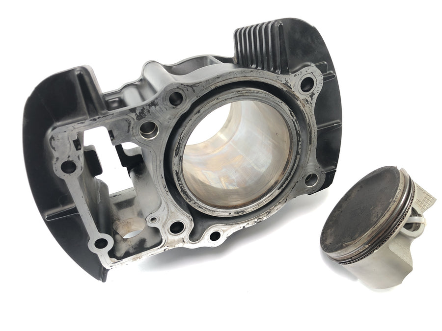 Suzuki VZ 1500 WVCU [2011] - cilindro con cilindro de pistón delantero