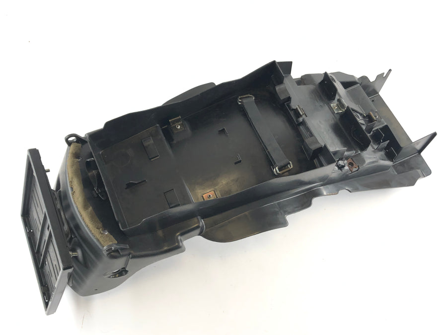 Yamaha XJR 1200 4PU [1995] - trasero debajo del arco de la rueda de revestimiento interior
