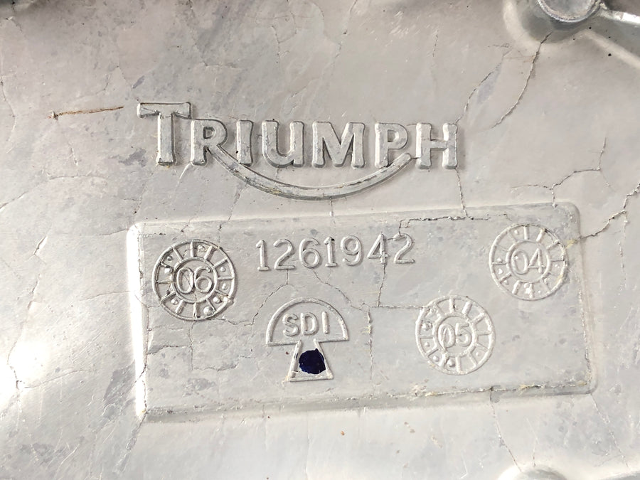 Triumph Thruxton 900 [2004] - Cubierta del motor de la cubierta puntual