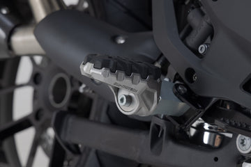 BMW R 1300 GS [2023-2026] - Kit de reposapiés EVO – imagen 1