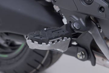 Kawasaki Versys 1100 [2025-2026] - Kit de reposapiés ION plateado – imagen 1