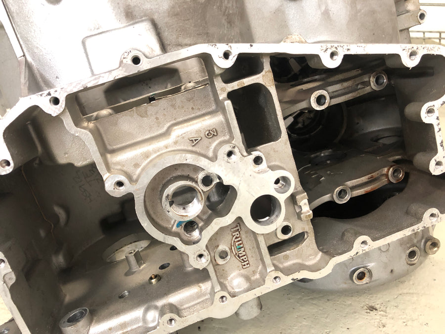Triumph Sprint 955i RS T695 [2001] - motor de fuselaje de bloque de motor con pistón