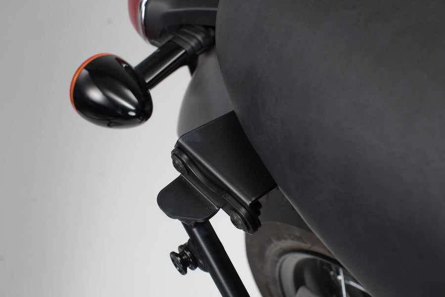 Triumph Bonneville 900 T 100 [2022-2026] - Adapter für SLC/V-LOC Seitenträger rechts – Bild 1