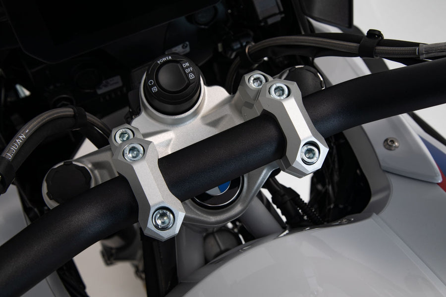 BMW R 1200 GS [2019] - Manillar movido 32 mm hacia arriba y 20 mm hacia atrás – Figura 4