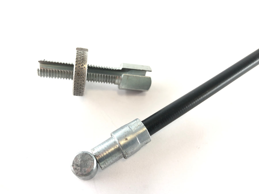 KTM LC4 640 Duke 2 - vista lateral del cable del embrague