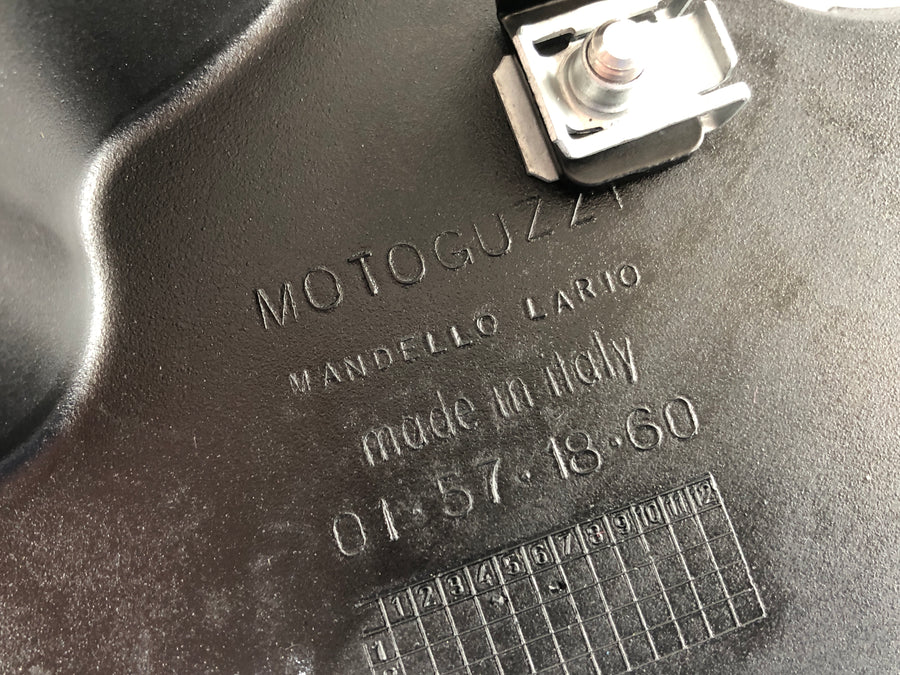 Moto Guzzi V11 [2001] - revestimiento de púlpito debajo de un revestimiento de púlpito inferior debajo de la horquilla inferior
