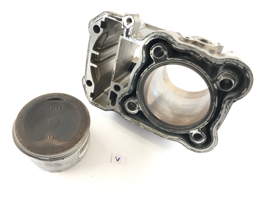 Honda Africa Twin XRV 750 RD07 [1993] - Cilindro con pistones en el frente