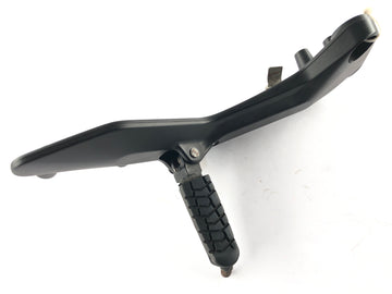 Husqvarna Vitpilen 401 [2021] - Placa de reposapiés a la derecha con el reposapiés del conductor - 0