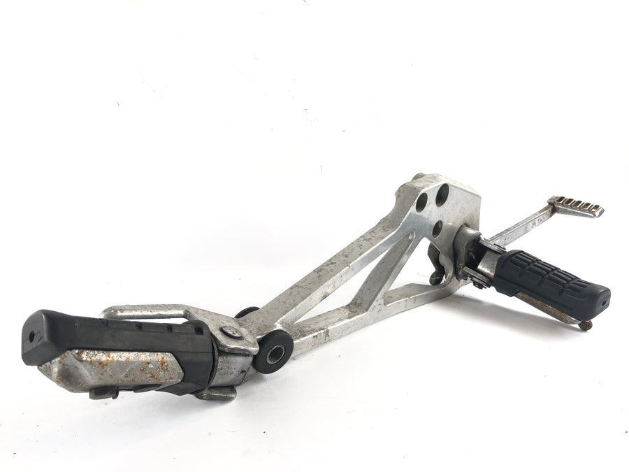 Honda VF 1000 F SC15 [1986] - reposapiés a la derecha con pedal de freno