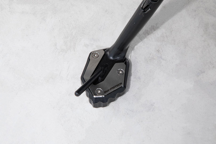Yamaha Tracer 9 [2021-2022] - extensión de pie de caballete lateral negro/plateado, versión Tracer 9 - imagen 2