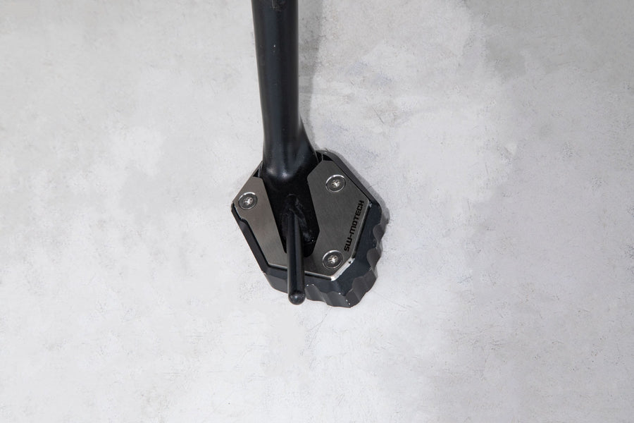 Yamaha Tracer 9 [2021-2022] - extensión de pie de caballete lateral negro/plateado, versión Tracer 9 - imagen 3