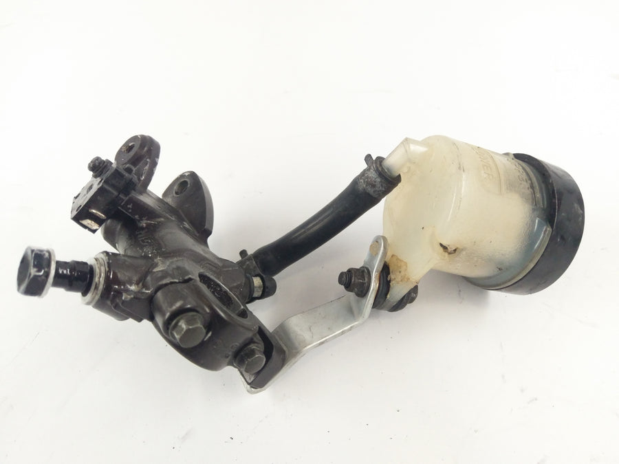 Honda CBR 1000 RR SC57 [2004] - Vista lateral de la bomba de embrague